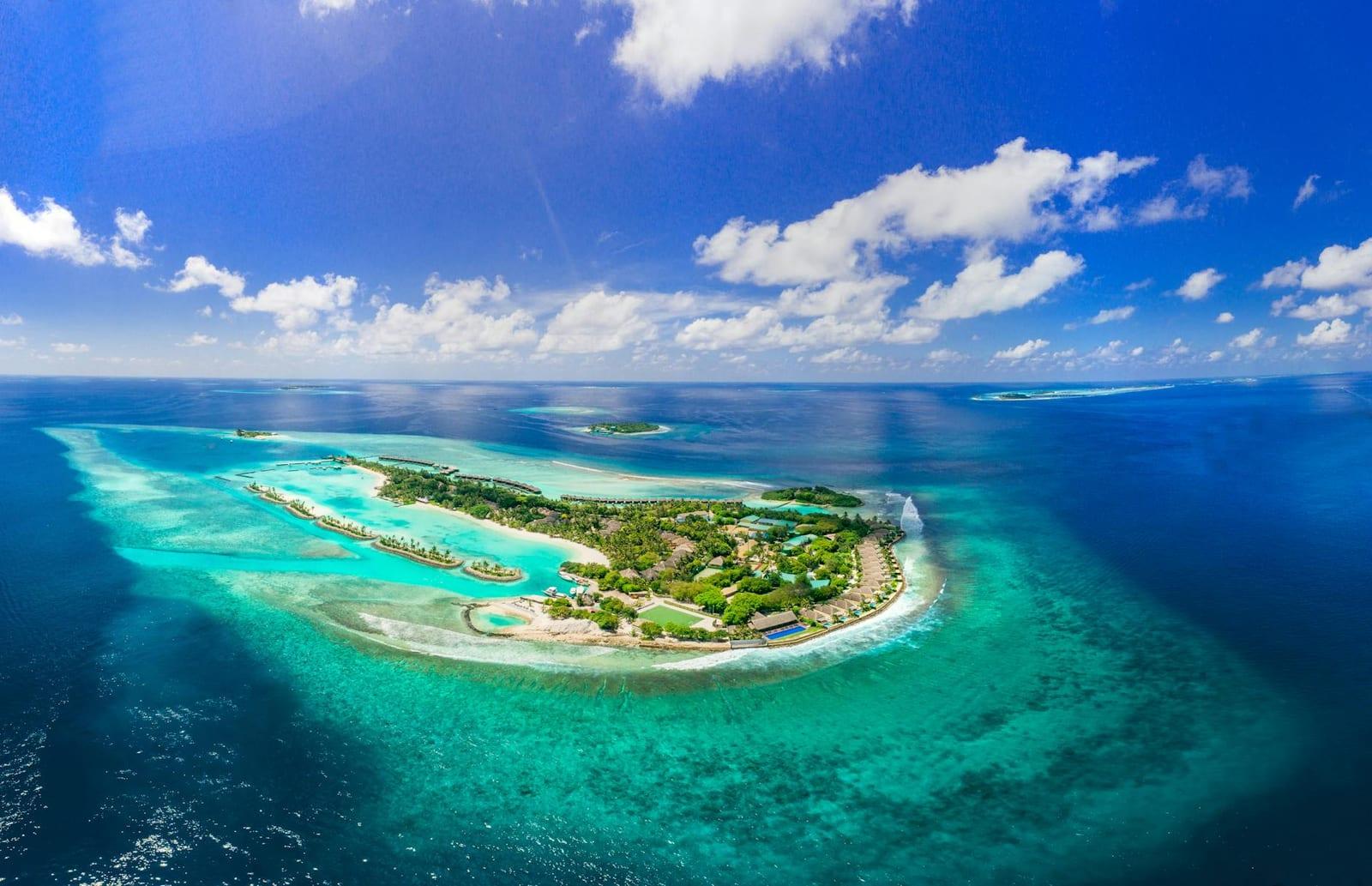 Live-aboard dive trip across the atolls, Maldives