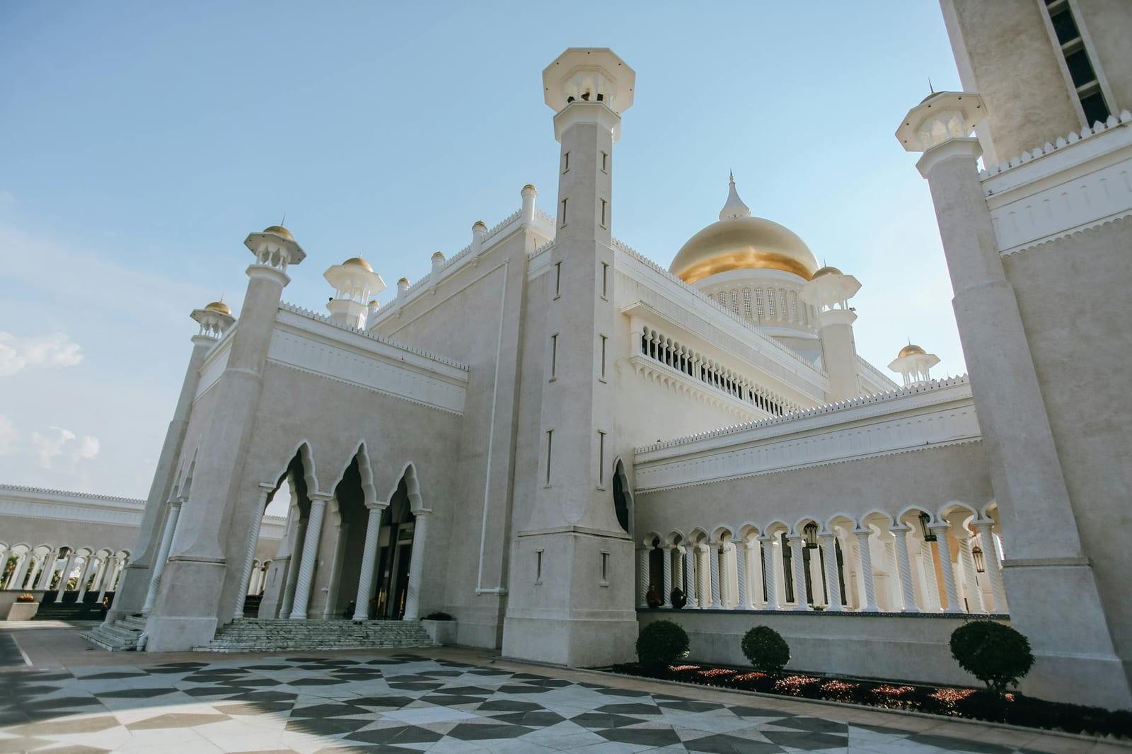 the Sultan Omar Ali Saifuddien mosque, Brunei
